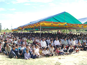 溜池完成式典に集まった村人たち